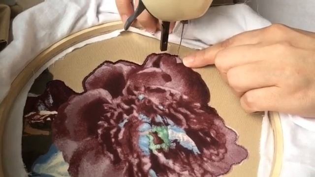 Вышивка аппликации из шелка Valentino смотреть онлайн