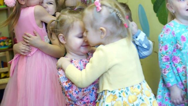 Праздник в честь мам и пап!март, 2017 смотреть онлайн