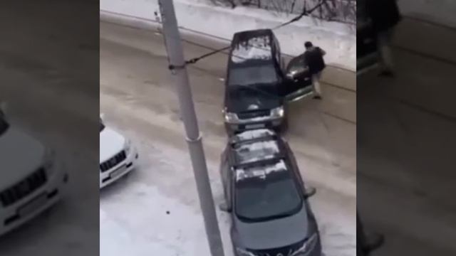 Радикальный способ решения проблемы, если перегородили въезд на парковку.