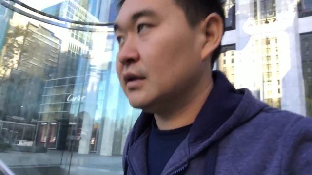 Apple Store on 5th avenu. Магазин Эпл на пятой авеню в Нью Йорке. смотреть онлайн