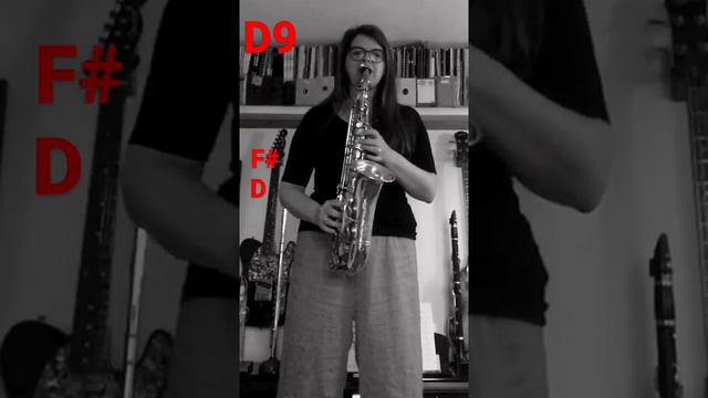 D9 chord explained and demonstrated on ALTO sax - Grade 4 ABRSM Jazz sax смотреть онлайн