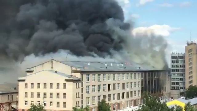 Крыша Шарма горит смотреть онлайн