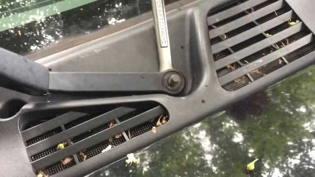 Removing seized wiper arms without fancy tools смотреть онлайн