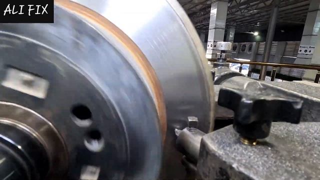 протирка тормозных дисков - замена тормозных колодок .. киа спортейдж - kia sportage смотреть онлайн