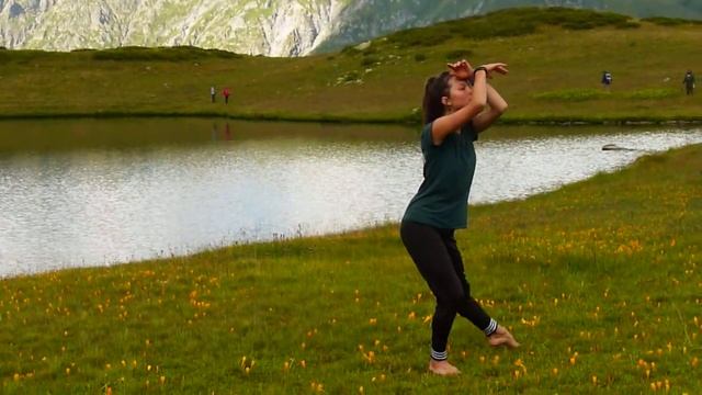 Русалка на берегу озера в Абхазии смотреть онлайн