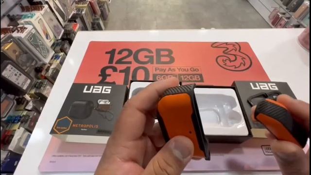 UAG AirPods pro leather cases unboxing/available in stock urdu/hindi 2022 смотреть онлайн