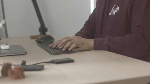 Cozy Modern Work From Home Desk Setup - Minimal Creative Desk Tour 2020 смотреть онлайн
