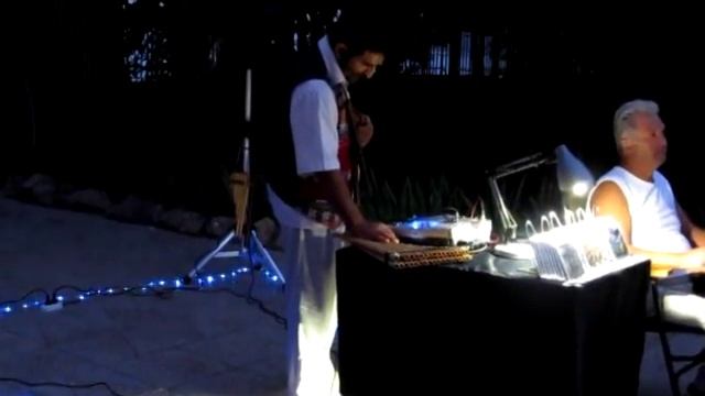 Дон Педро играет на набережной в Коктебеле