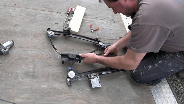Repairing Tesla Model S window regulator without parts. Removal, repair and installation. смотреть онлайн