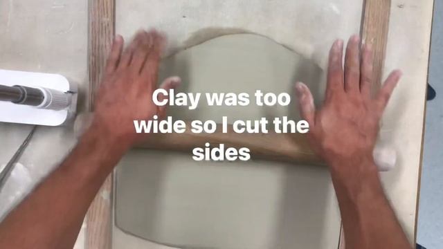 Relief sculpture, working a linoleum plate into clay slab. смотреть онлайн