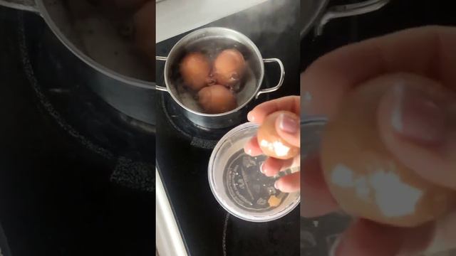 #аппетитнаямелодия #лайфхак Как легко и идеально почистить яйца смотреть онлайн