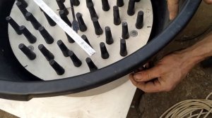 Перосъемная машина из строительного бака своими руками