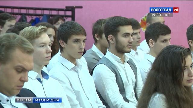 В волгоградском лицее провели урок, посвященный культуре питания смотреть онлайн