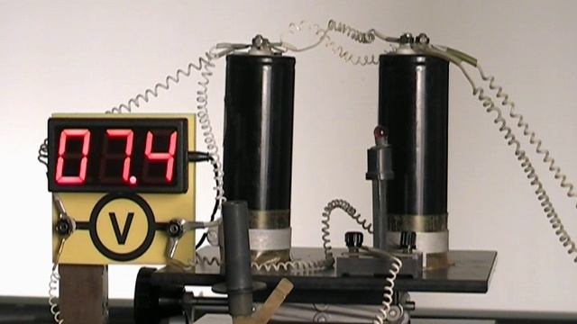 РАЗРЯД КОНДЕНСАТОРА БОЛЬШОЙ ЁМКОСТИ.ФИЗИКА.ХРОНИКА смотреть онлайн