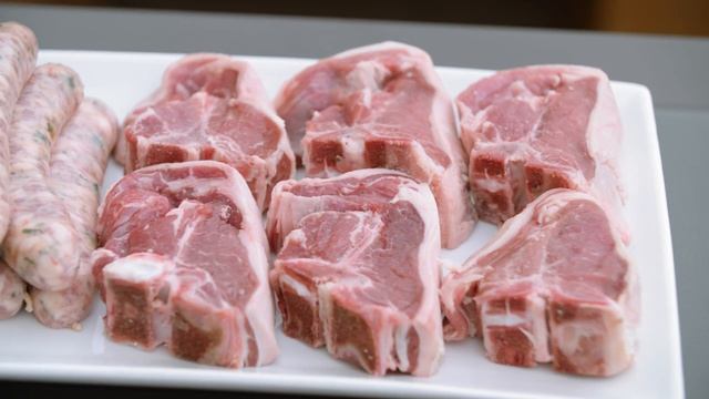 Traditional chops and sausage on Weber Pulse Electric Barbecue смотреть онлайн