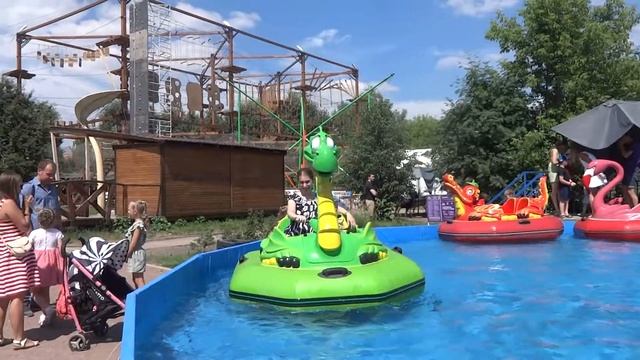 Парк "Сказка". Плывем на зеленом драконе смотреть онлайн