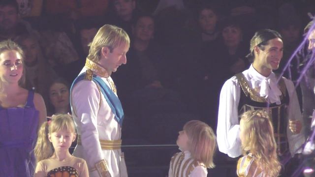 Евгений Плющенко и его команда. Шоу Золушка, финал 29.12.2019 смотреть онлайн
