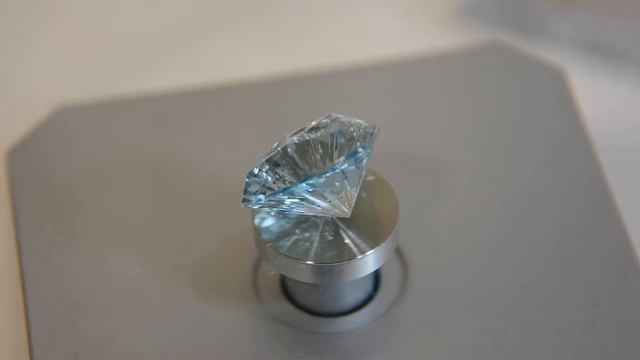 Ювелирные камни - голубой топаз фантазийной огранки. Topaz Fancy Cut