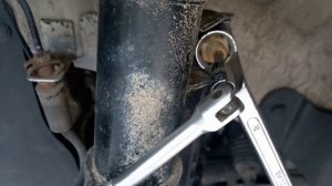 Как заменить стойки стабилизатора (линьки) на шевроле круиз легко и просто.