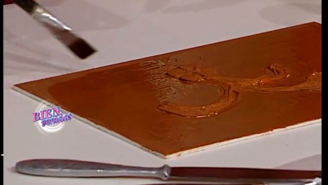 Mirta Biscardi - Bienvenidas TV - Realiza Pátinas En Jarrón Con Texturas.