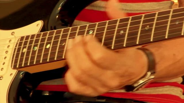 comparing 0.09s Strings versus 0.10s on a Fender Strat - same setting A/B-Test. смотреть онлайн