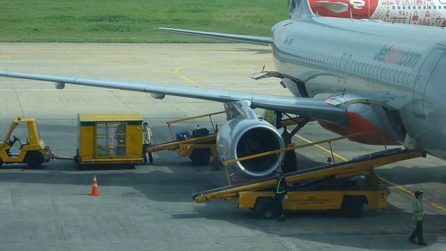 Jetstar at Tân Sơn Nhất International Airport смотреть онлайн