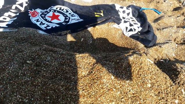 FUNNY BABY Пошел САМ на море и Закопался в песке Черногория FUNNY BABY went himself to the sea смотреть онлайн