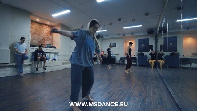 Ученики на занятии Contemporary у Сергея Провоторова смотреть онлайн