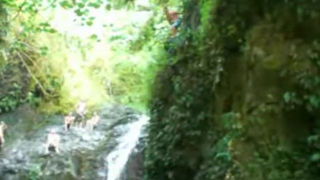Jason cliff jumping in Hawaii смотреть онлайн