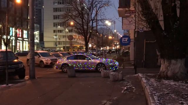 Новогодний тюнинг авто. Флирт-фактор зашкаливает смотреть онлайн