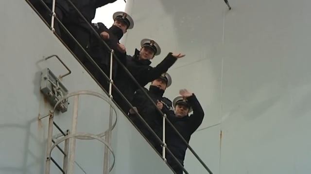 HMS Ark Royal returns to port for last time смотреть онлайн