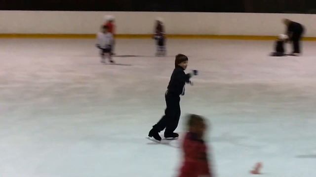 Денис. Фигурное катание. Тренировка. смотреть онлайн