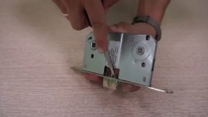 Как поменять направление в язычке замка межкомнатной двери. / Советы по выбору и эксплуатации