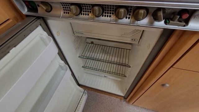 Обзор немецкого каравана Knaus с французской кроватью смотреть онлайн