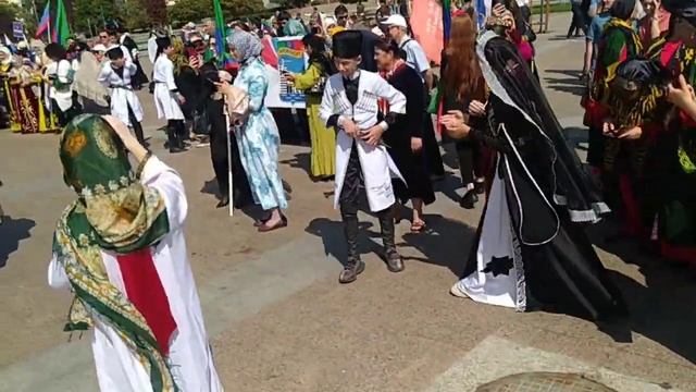 День народного единства в городе Махачкала. смотреть онлайн