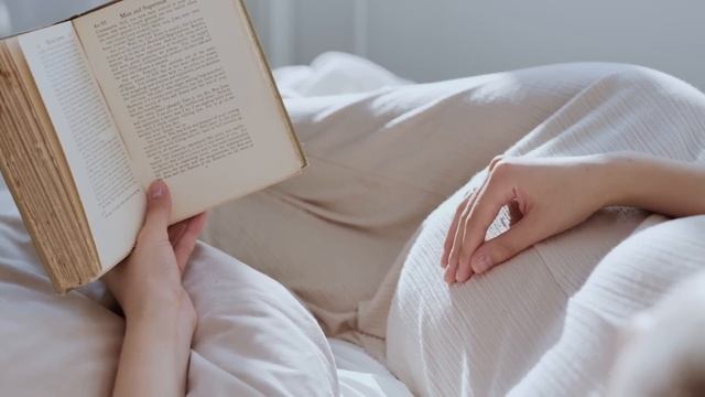 Малышка подкинула к усопшей сестре в гроб щенка. А спустя 3 дня увидела его в парке и обмерла, ведь смотреть онлайн