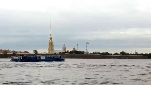 St.Petersburg, river cruise boats По рекам и каналам Петербурга смотреть онлайн