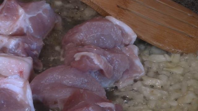 Мясо с овощами в горшочке. смотреть онлайн