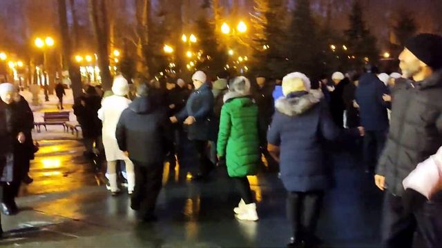 ТЫ ОБНИМИ МЕНЯ, КРЕПЧЕ ОБНИМИ!??❄️/ТАНЦЫ В ПАРКЕ ГОРЬКОГО ХАРЬКОВ ЯНВАРЬ 2022 смотреть онлайн