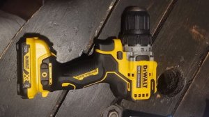 Аккумуляторная Дрель-Шуруповерт DeWALT DCD701D2