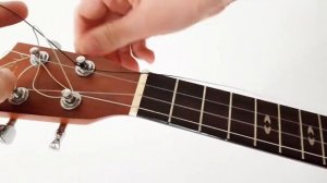 Как поменять струну на укулеле