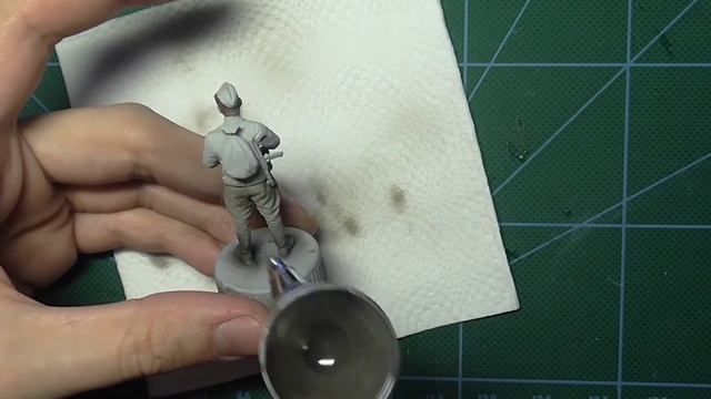 Как покрасить фигурку солдатика темперной краской при помощи аэрографа. (3.2).mp4 смотреть онлайн
