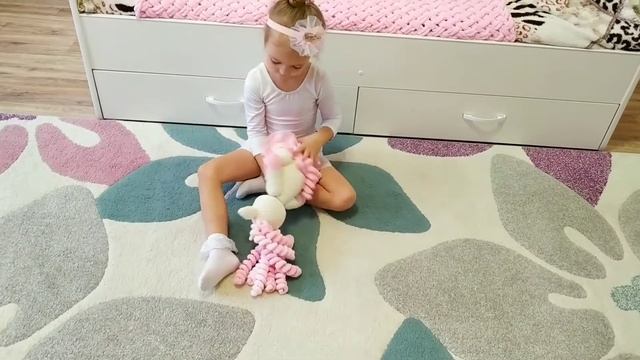 Молочно-розовая единорожка смотреть онлайн