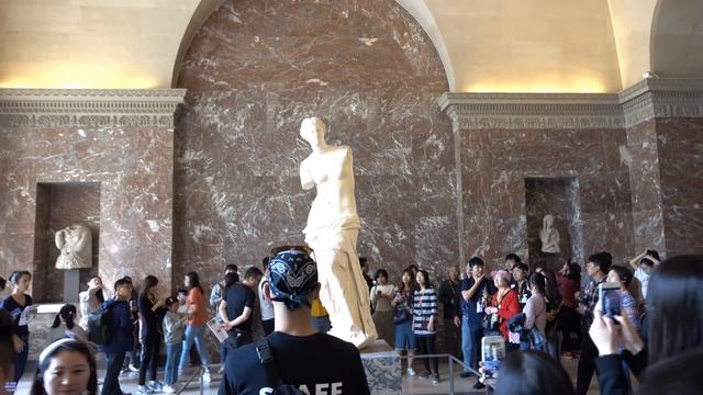 LOUVRE MUSEUM - PARIS , BIGGEST MUSEUM IN THE WORLD 4K