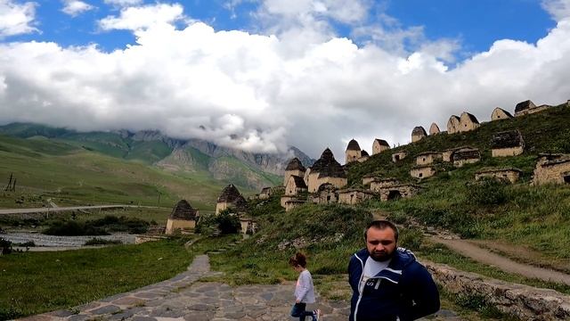 Северная осетия - горы и ущелья, башни и склепы.