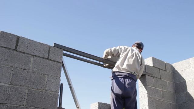 Мини ферма Часть 5. Коробка из шлакоблока готова. Оконные перемычки из металлического уголка. смотреть онлайн