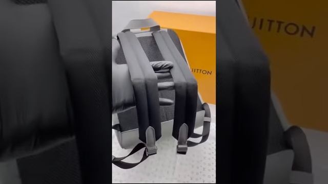 Рюкзак Racer LOUIS VUITTON смотреть онлайн