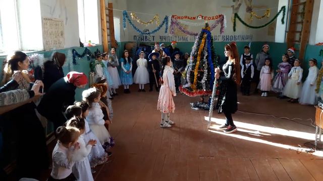 Новогодний утренник смотреть онлайн