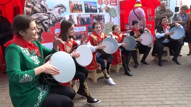 Выступление юных осетин [форум КПРФ в Уфе] смотреть онлайн