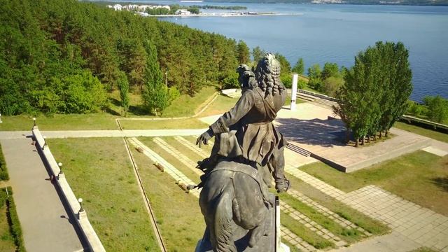 Топ красивых городских мест с высоты. Аэросъемка с дрона и полет над достопримечательностями. Часть смотреть онлайн